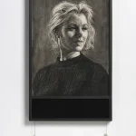 Edith Shirley, 2023. Fusain sur papier, perles baroques, chaine, verre, miroir, 53x29x3 cm